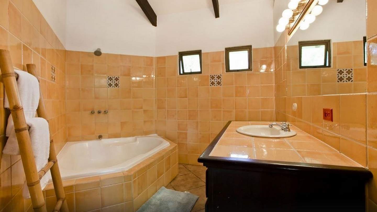 1364-L'une des salles de bains