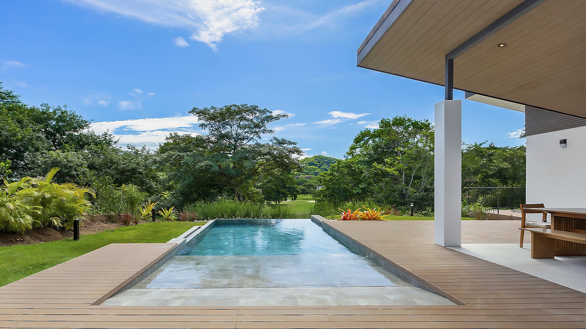 10996-La piscine de la villa neuve à vendre avec vue sur le golf de Reserva Conchal au Costa Rica