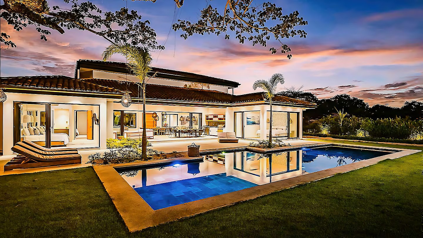 11330-Autre vue de côté de la piscine de la villa à Hacienda Pinilla