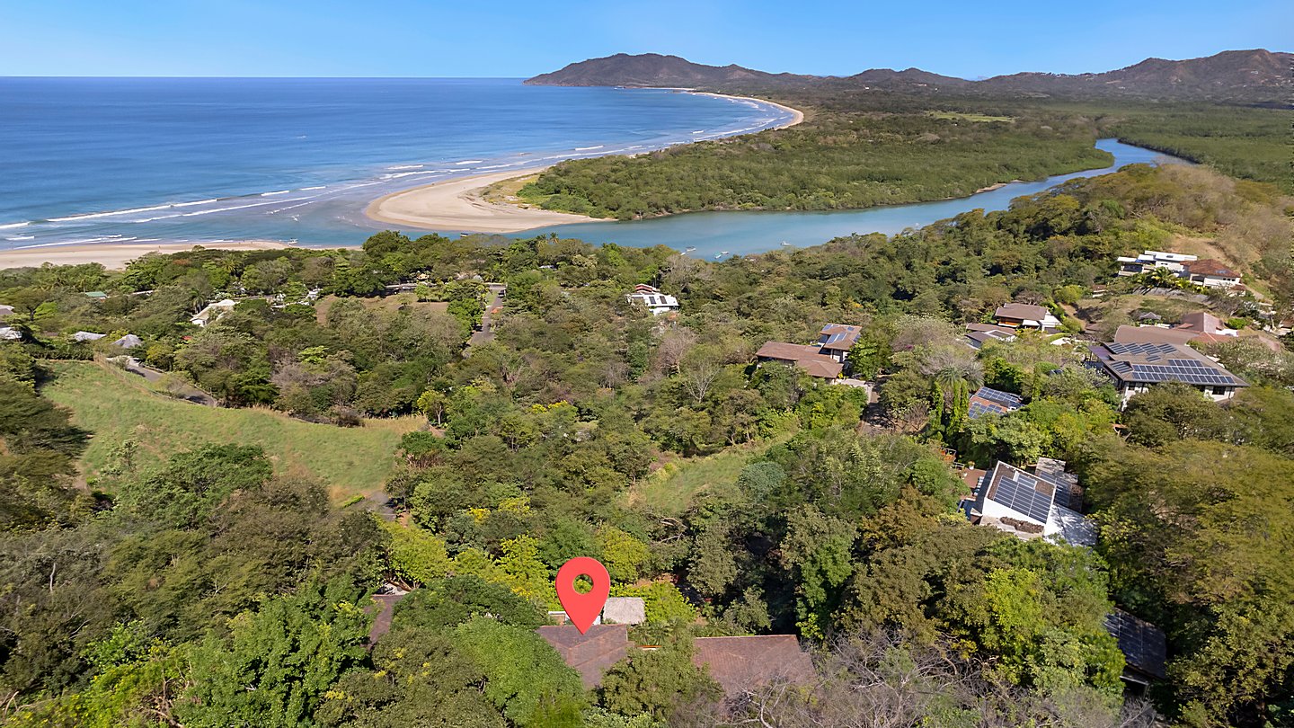 11630-Vue aérienne du domaine privé avec la mer à proximité