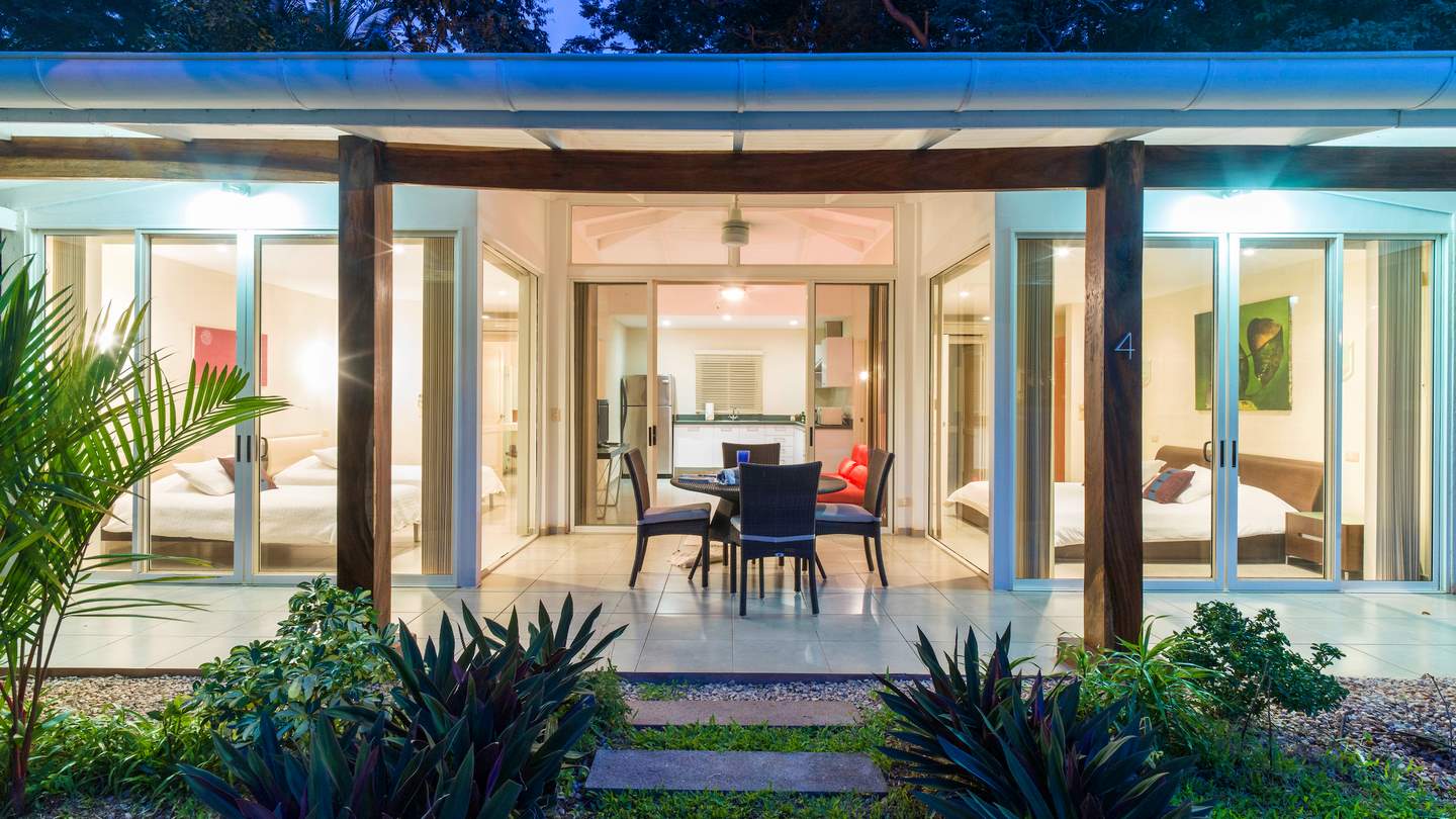 12260-L'intérieur de l'une des villas en soirée