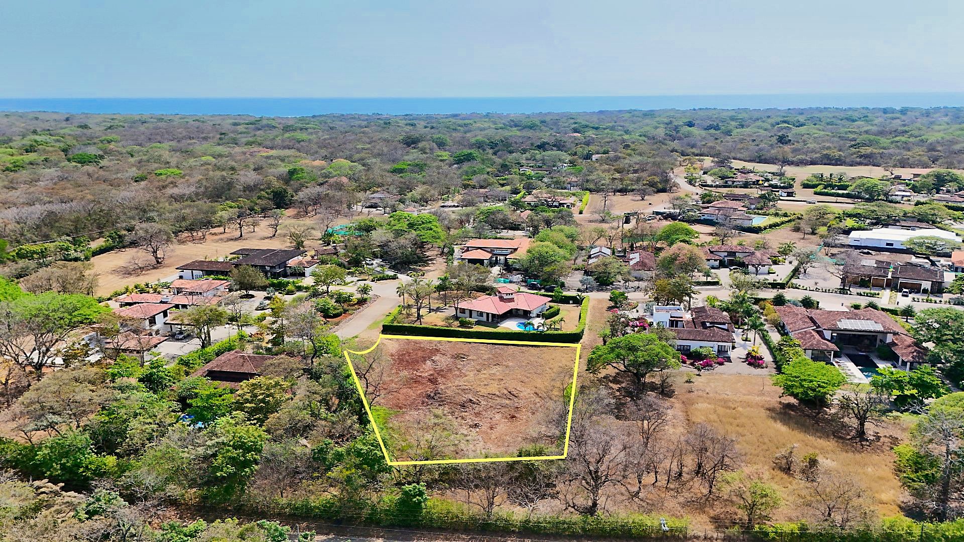 12407-Vue aérienne du terrain 2 529 m² à vendre dans Hacienda Pinilla au Costa Rica