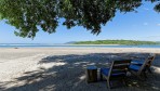 11661-La plage de sable fin en face de l'entrée du domaine privé