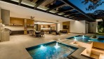 12344-La vaste terrasse et la superbe piscine