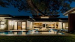 12346-La luxueuse villa éclairée en soirée