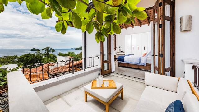 A Las Catalinas, villa de style urbain à vendre avec terrasse sur le toit et belle vue sur l'océan...