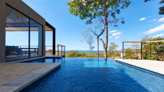 Sur les hauteurs de Playa Grande, villa neuve à vendre avec belle vue mer !