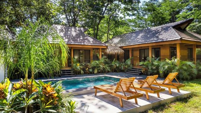 Maison de style balinais à vendre au Costa Rica, nichée dans un jardin tropical...
