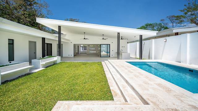 A Potrero, maison de 3 chambres à vendre avec une piscine.