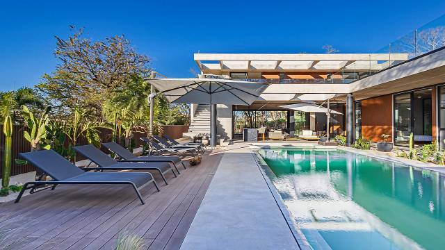 A Langosta, villa de 6 chambres en vente à une centaine de mètres de la plage...