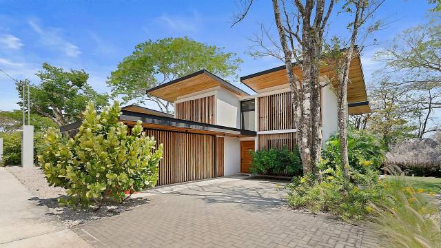 Maison récente à vendre dans une résidence privée à Playa Grande.